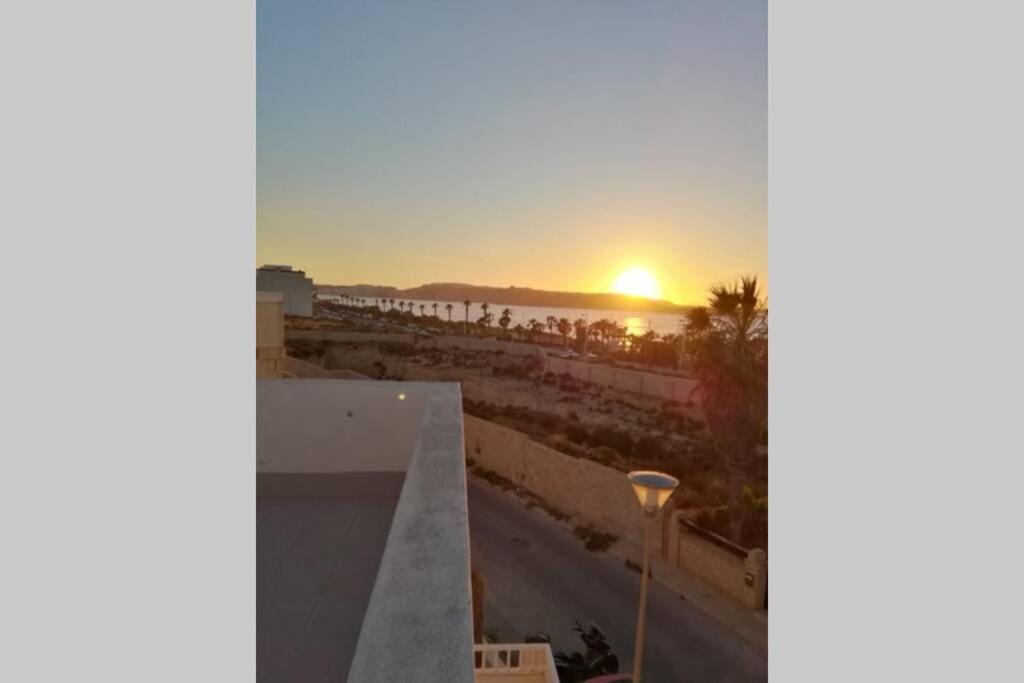 Sunshine Holiday Apartment 5 With Spectacular Seaviews เซนต์พอลส์เบย์ ภายนอก รูปภาพ