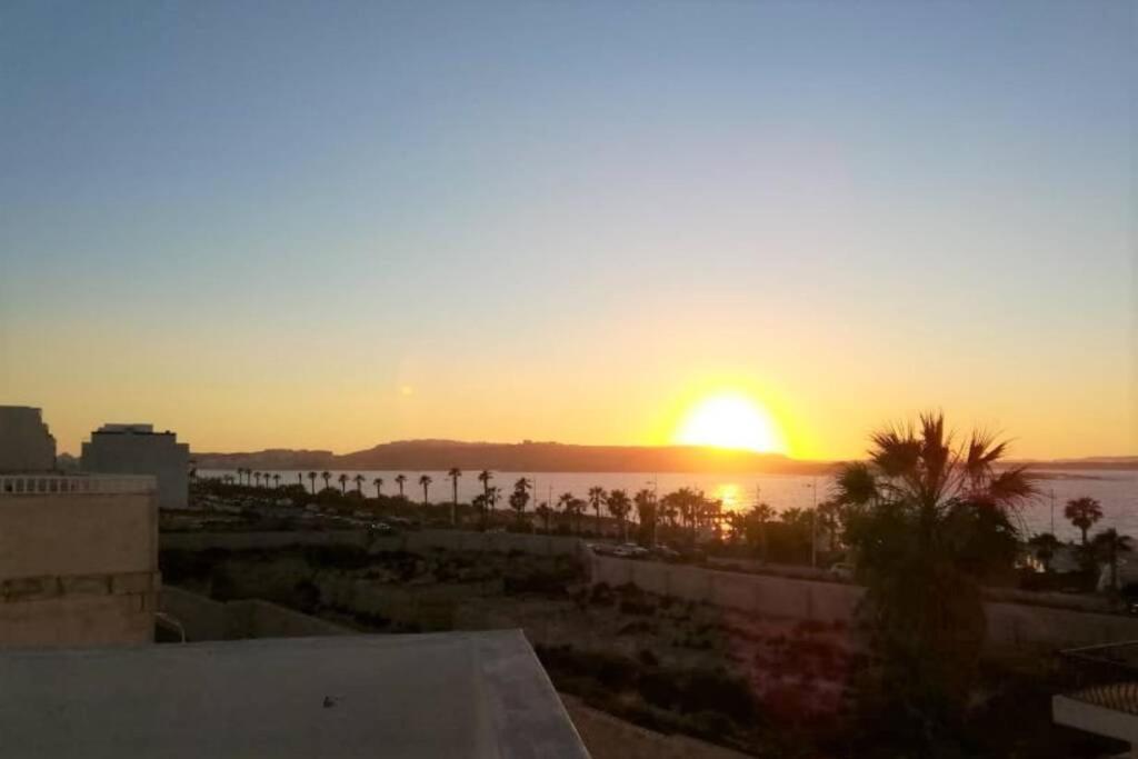 Sunshine Holiday Apartment 5 With Spectacular Seaviews เซนต์พอลส์เบย์ ภายนอก รูปภาพ