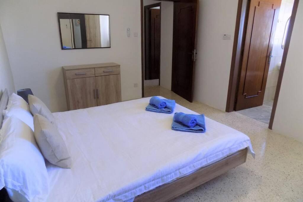 Sunshine Holiday Apartment 5 With Spectacular Seaviews เซนต์พอลส์เบย์ ภายนอก รูปภาพ