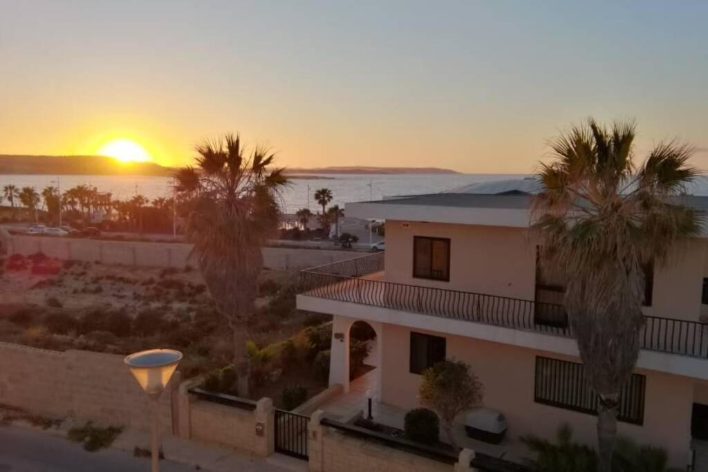 Sunshine Holiday Apartment 5 With Spectacular Seaviews เซนต์พอลส์เบย์ ภายนอก รูปภาพ