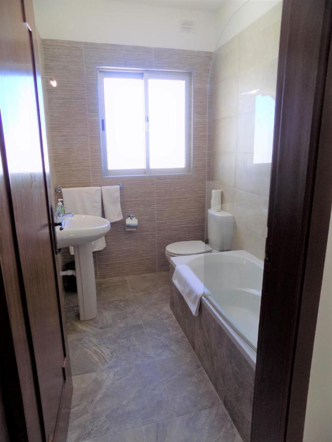 Sunshine Holiday Apartment 5 With Spectacular Seaviews เซนต์พอลส์เบย์ ภายนอก รูปภาพ